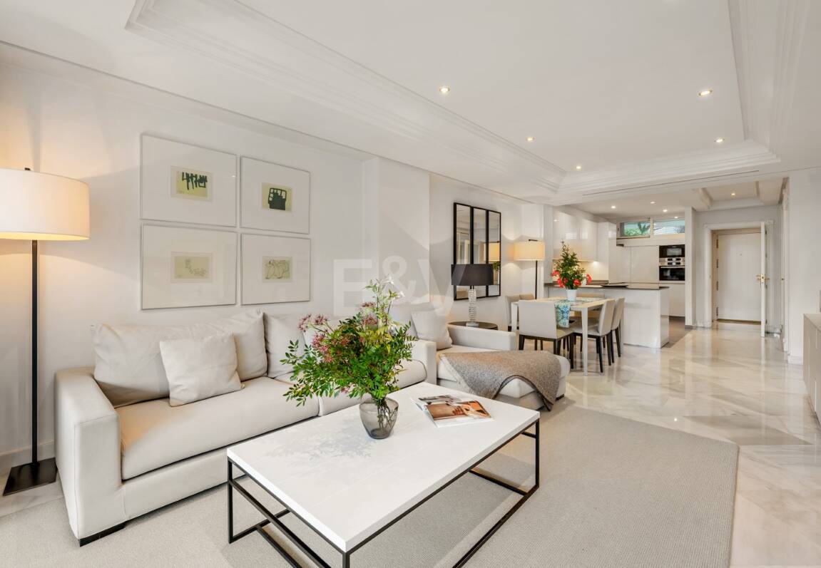 Apartamento frente al mar con acceso directo al paseo marítimo en complejo residencial premium