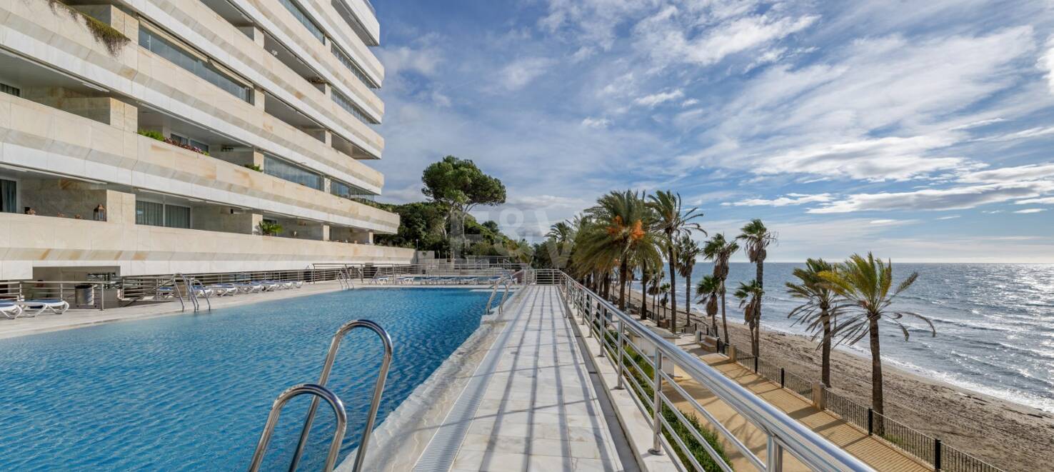Apartamento frente al mar con acceso directo al paseo marítimo en complejo residencial premium
