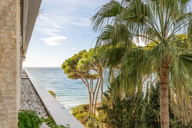 Apartamento frente al mar con acceso directo al paseo marítimo en complejo residencial premium