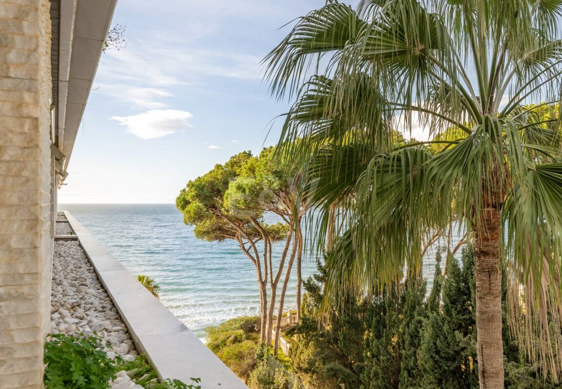 Apartamento frente al mar con acceso directo al paseo marítimo en complejo residencial premium