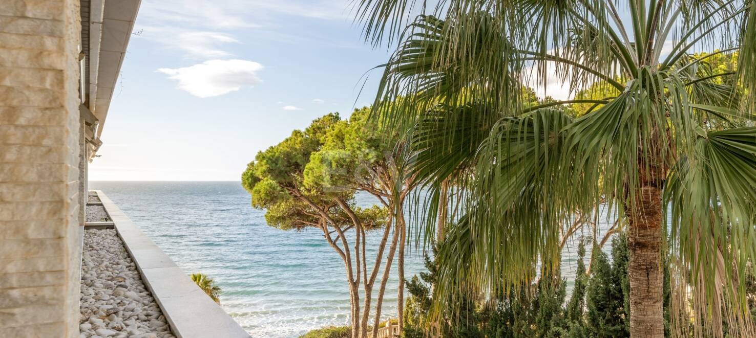 Apartamento frente al mar con acceso directo al paseo marítimo en complejo residencial premium