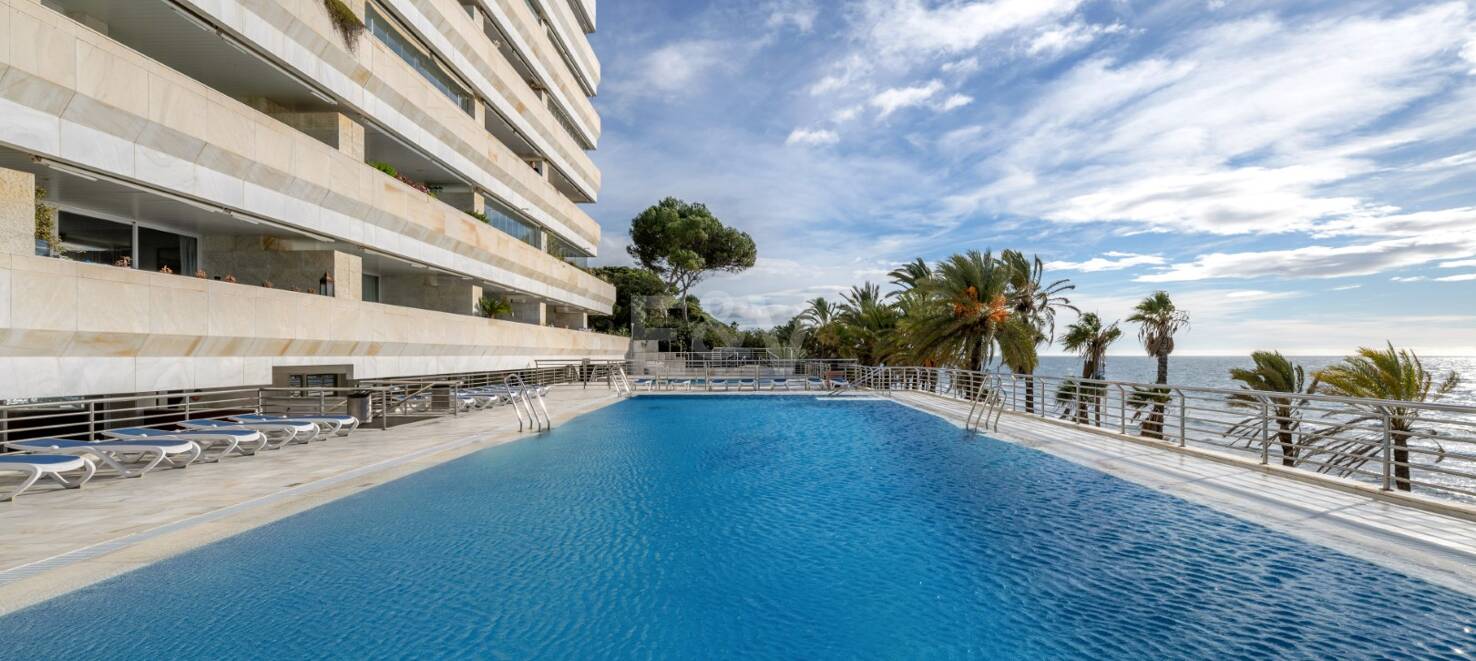 Apartamento frente al mar con acceso directo al paseo marítimo en complejo residencial premium