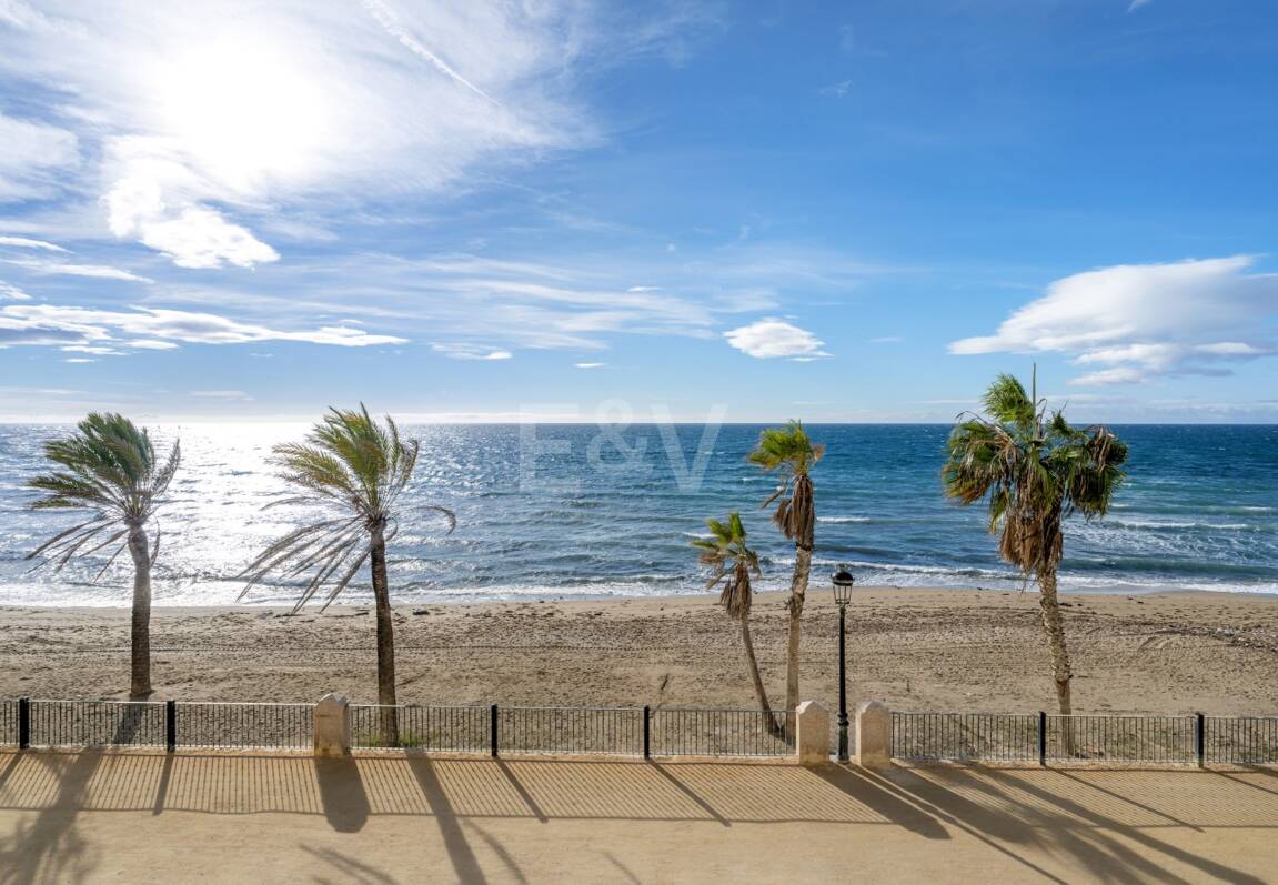 Apartamento frente al mar con acceso directo al paseo marítimo en complejo residencial premium