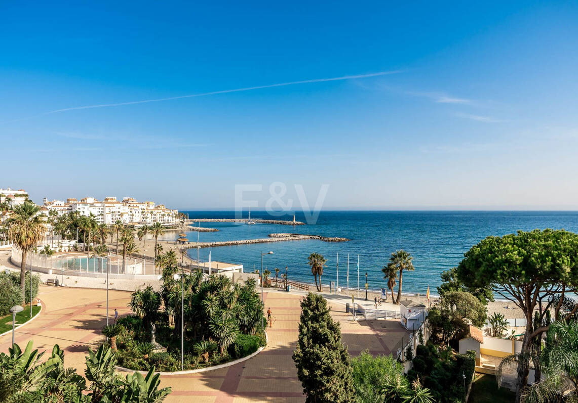Modern Apartment with Sea Views in Puerto Banús