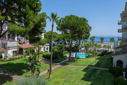 Modern Apartment with Sea Views in Puerto Banús