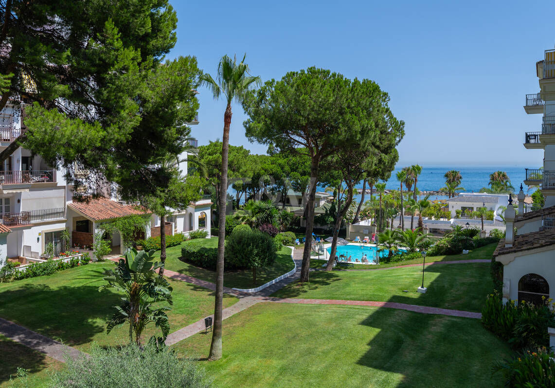 Modern Apartment with Sea Views in Puerto Banús