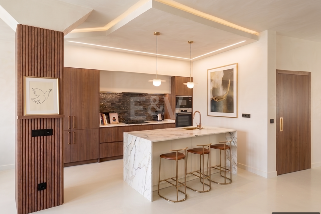 Modern Apartment with Sea Views in Puerto Banús