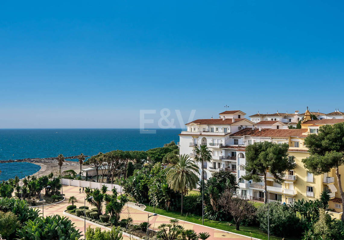 Modern Apartment with Sea Views in Puerto Banús