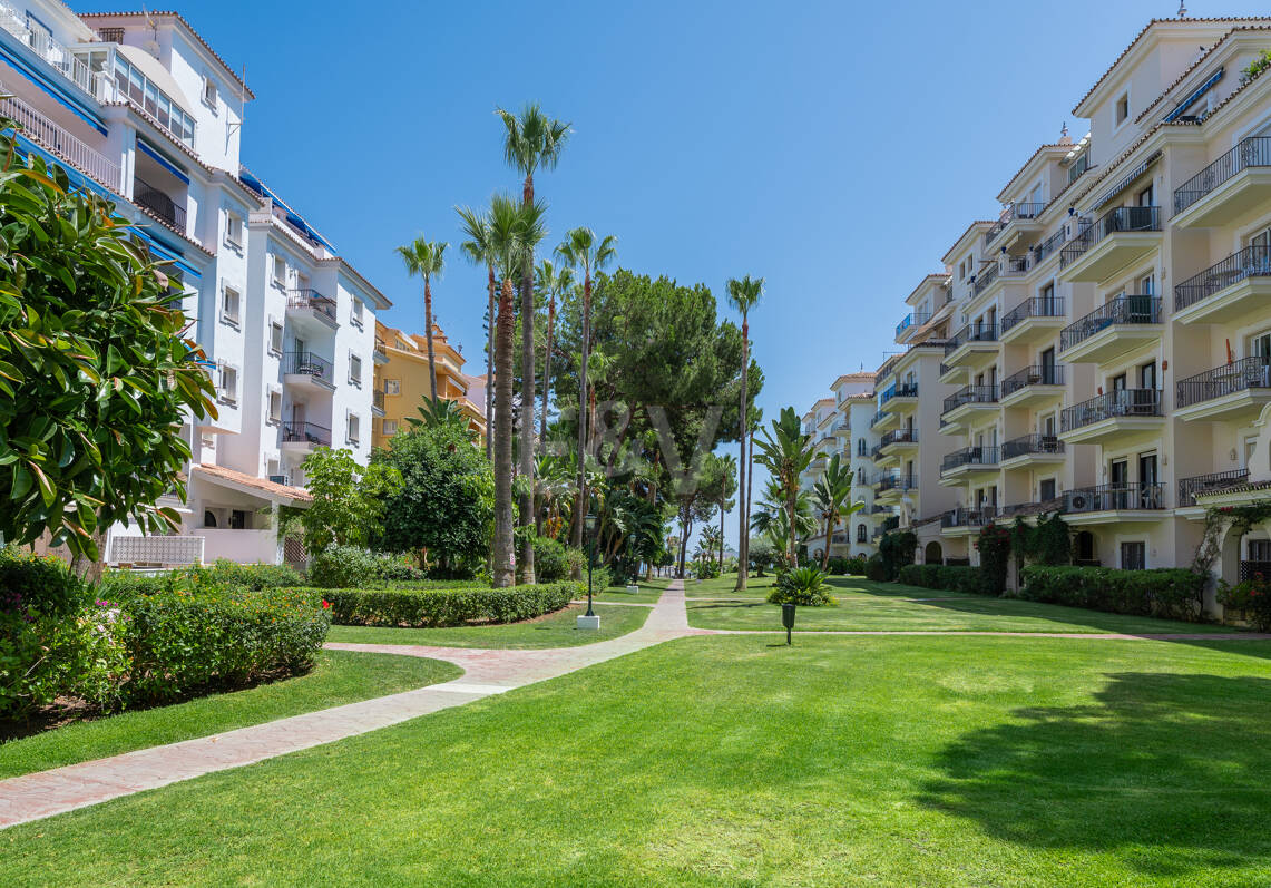 Modern Apartment with Sea Views in Puerto Banús