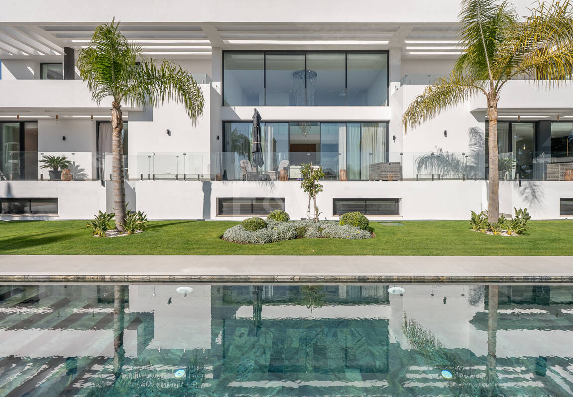 Villa moderna en ubicación privilegiada con retiro privado de bienestar y garaje para seis coches