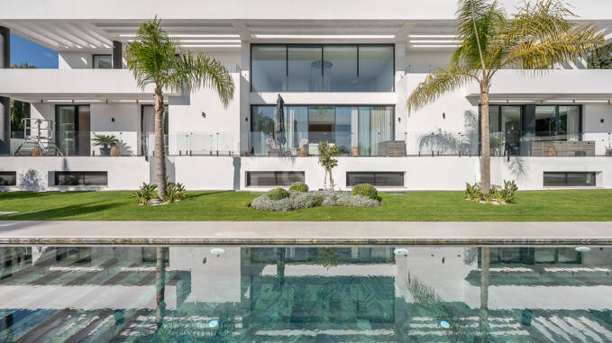 Moderne Villa in Toplage mit privatem Wellnessbereich und Garage für sechs Autos
