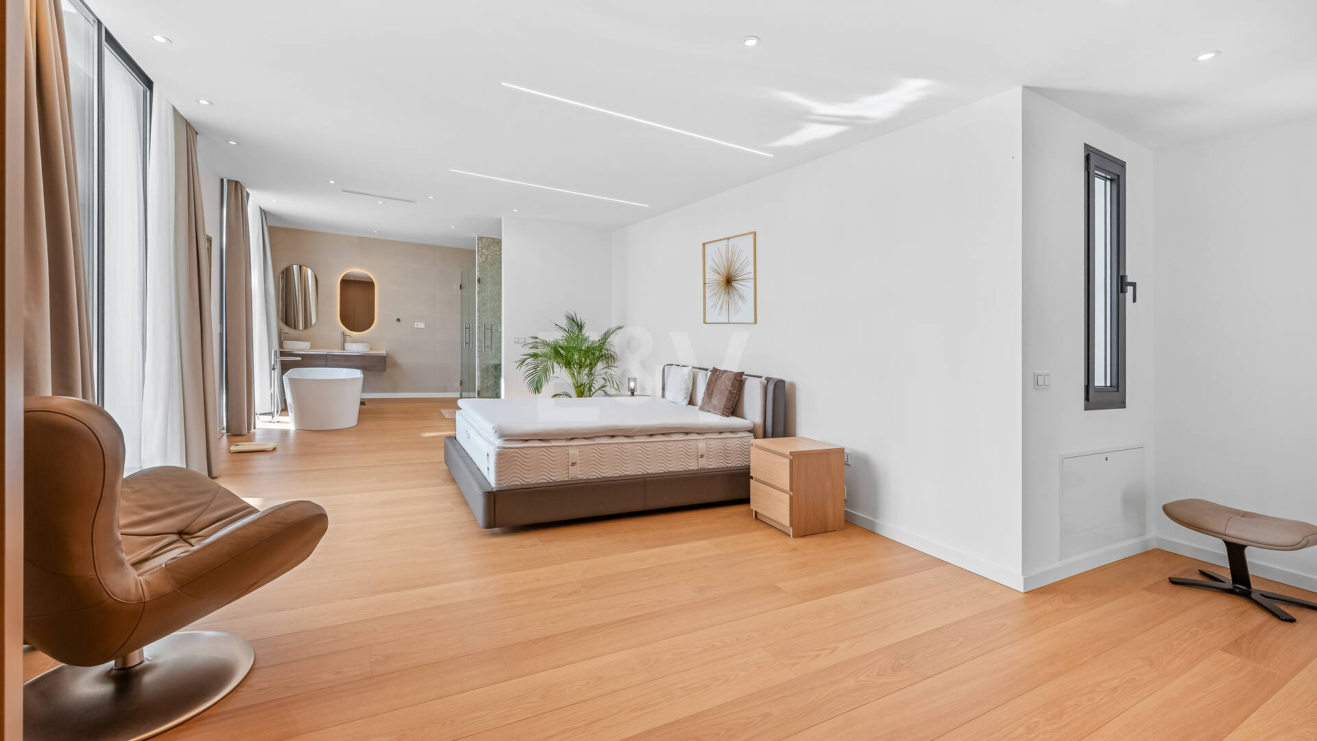 Villa moderne en emplacement privilégié avec retraite de bien-être privé et garage à six voitures