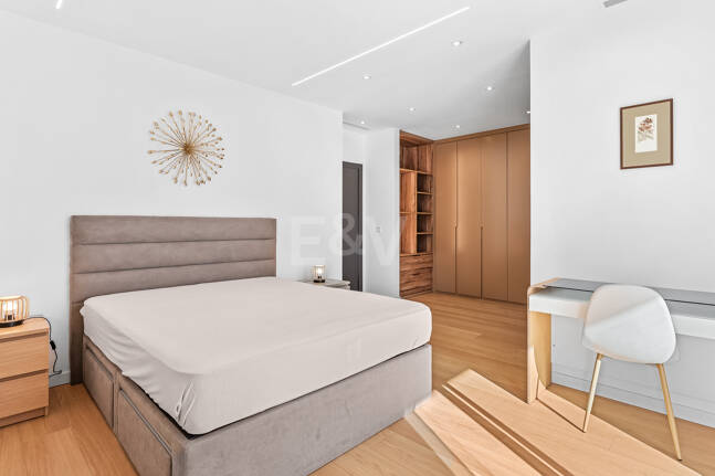 Villa moderna en ubicación privilegiada con retiro privado de bienestar y garaje para seis coches