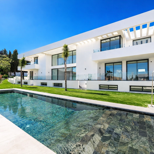 Villa moderna en ubicación privilegiada con retiro privado de bienestar y garaje para seis coches