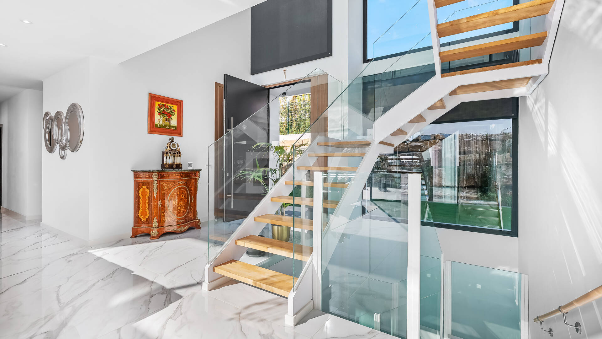 Villa moderna en ubicación privilegiada con retiro privado de bienestar y garaje para seis coches