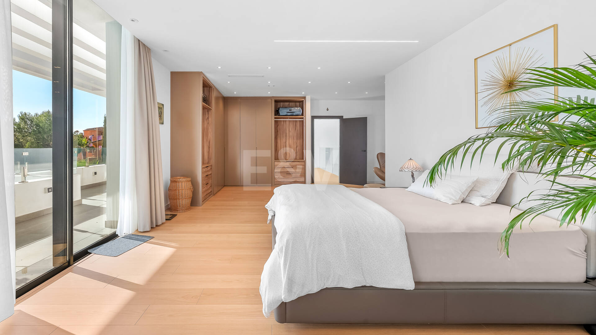 Villa moderne en emplacement privilégié avec retraite de bien-être privé et garage à six voitures