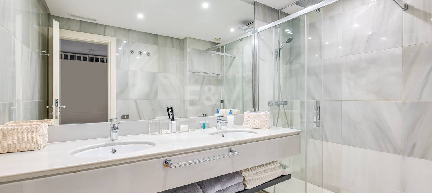 Luxury 3-bedroom apartment in Don Gonzalo, Golden Mile, Marbella – Long-term rental