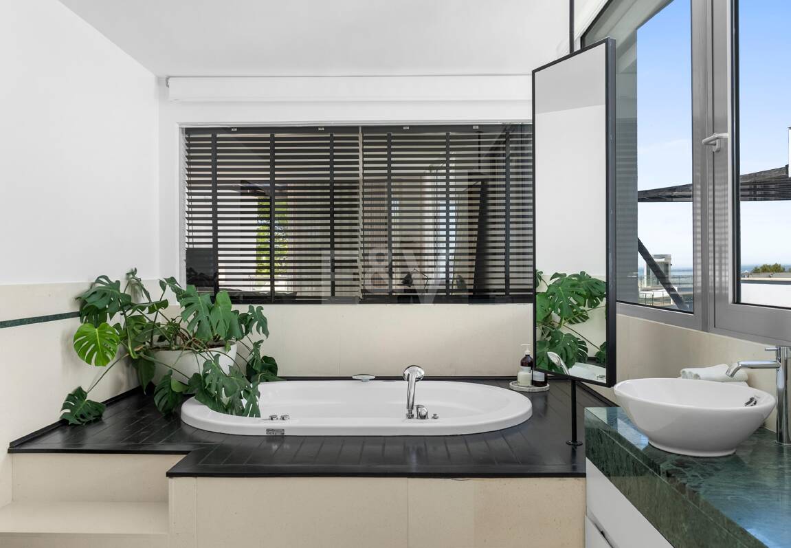 Moderne Doppelhaushälfte mit Meerblick und privatem Pool in Meisho Hills, Sierra Blanca