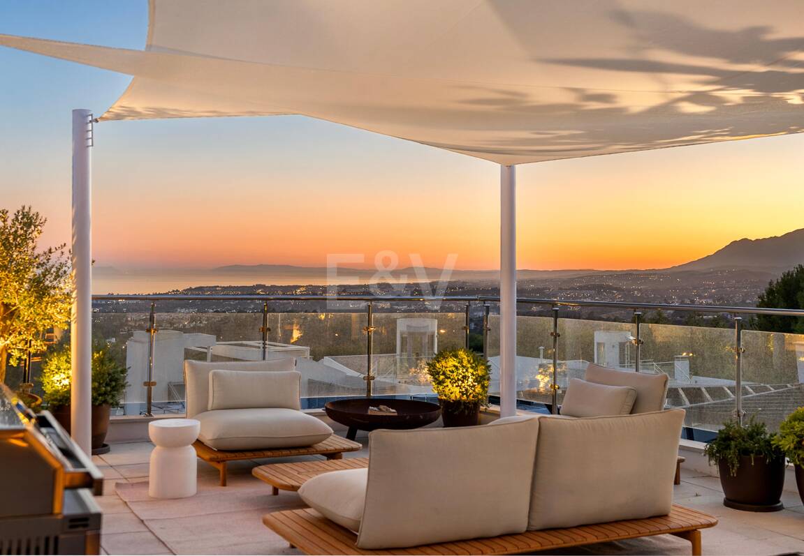 Moderne Doppelhaushälfte mit Meerblick und privatem Pool in Meisho Hills, Sierra Blanca