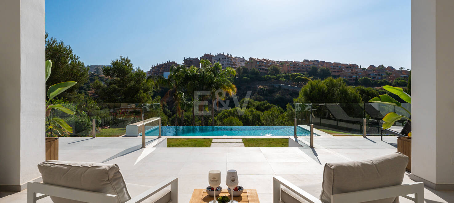 Villa Andrea - Obra maestra contemporánea frente al golf