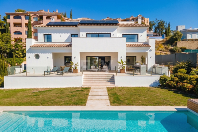 Villa Andrea - Obra maestra contemporánea frente al golf