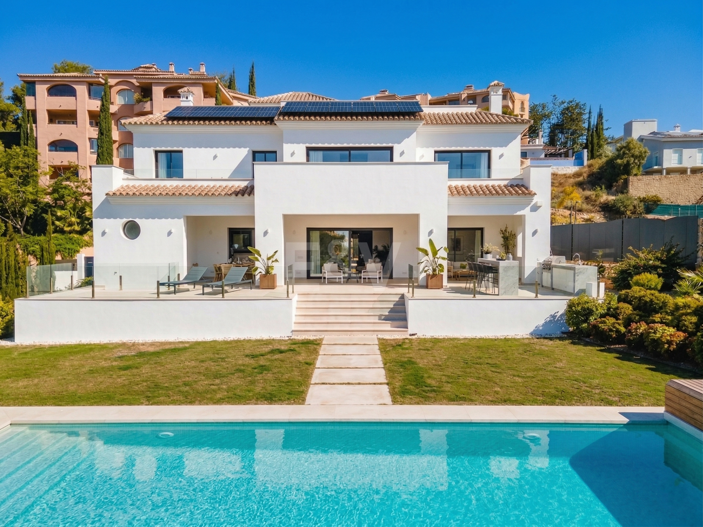 Villa Andrea - Obra maestra contemporánea frente al golf