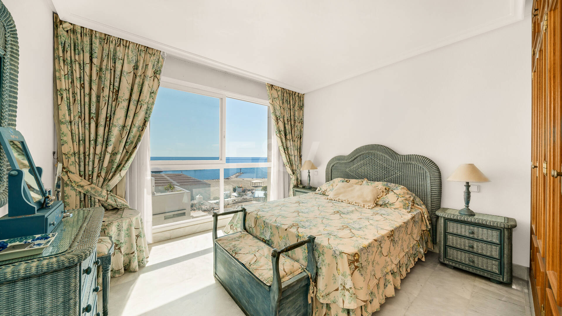 Apartament na sprzedaż w Beach Side Golden Mile, Marbella Golden Mile