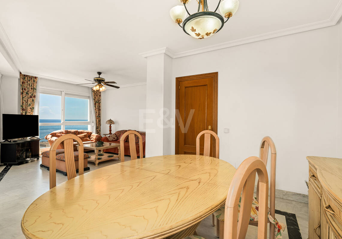 3 Sypialnia Beachfront Apartament z niesamowitymi widokiem na morze w Marbella