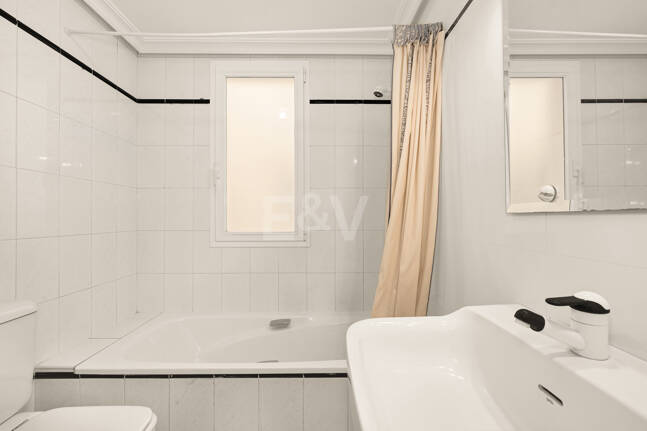 Apartament na sprzedaż w Beach Side Golden Mile, Marbella Golden Mile