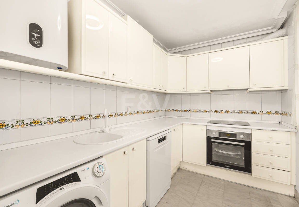 Apartament na sprzedaż w Beach Side Golden Mile, Marbella Golden Mile