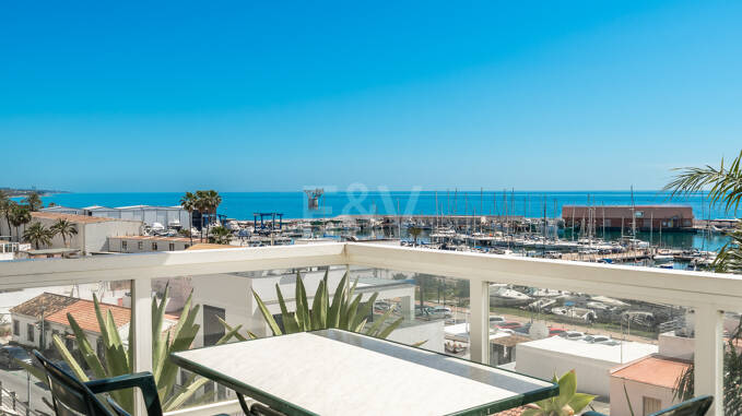 Appartement en front de mer de 3 chambres avec vue imprenable sur la mer à Marbella