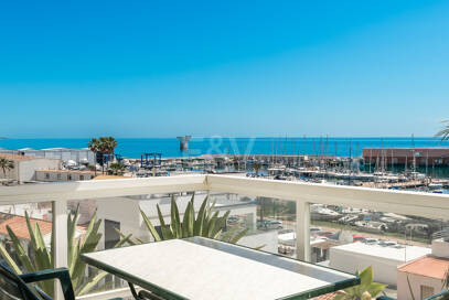 Apartamento de 3 dormitorios en primera línea de playa con impresionantes vistas al mar en Marbella