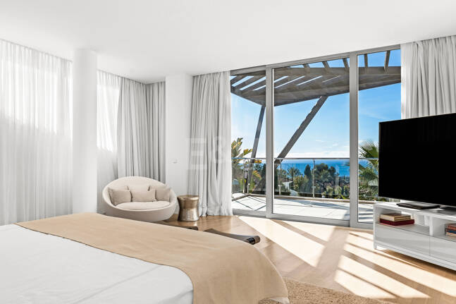 Modern Corner Semi-Detached Villa with Panoramic Sea Views and Private Pool in Sierra Blanca