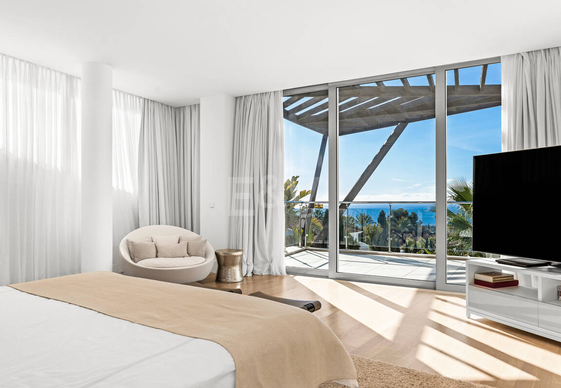 Modern Corner Semi-Detached Villa with Panoramic Sea Views and Private Pool in Sierra Blanca