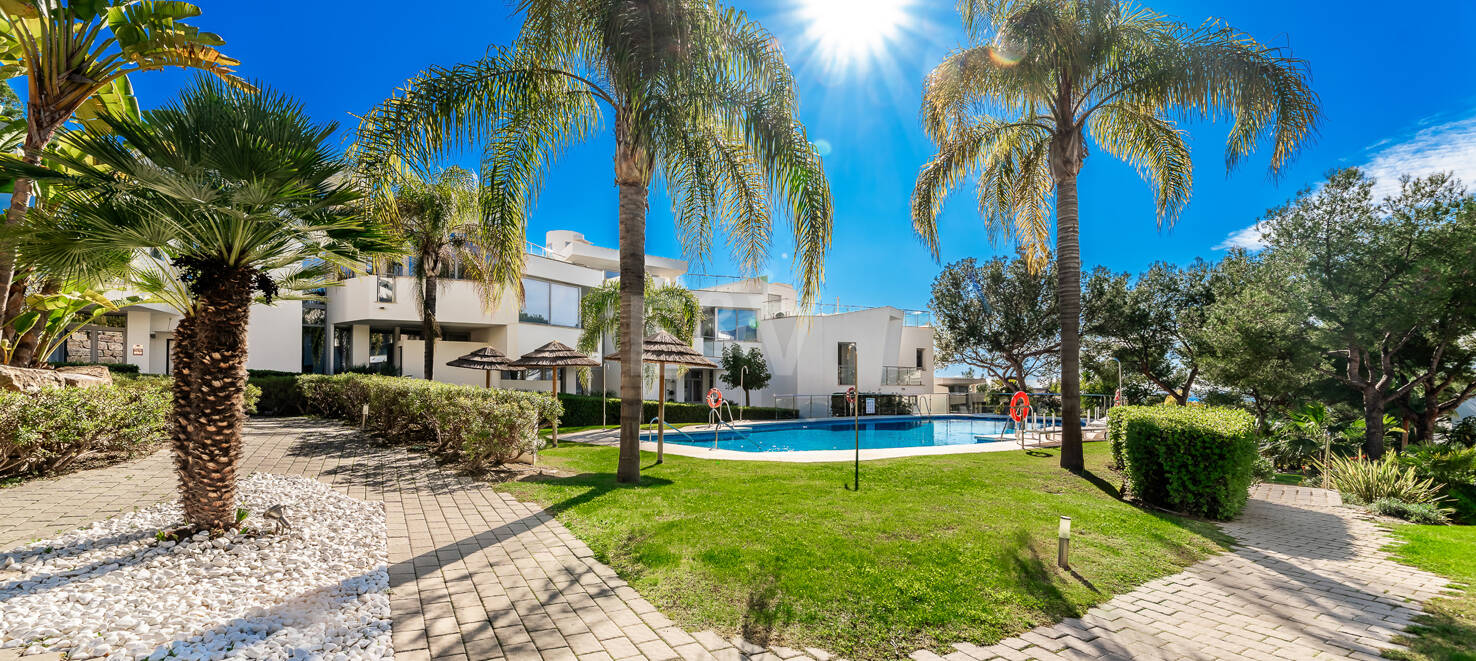 Villa pareada de esquina contemporánea con vistas panorámicas al mar en Meisho Hills, Sierra Blanca