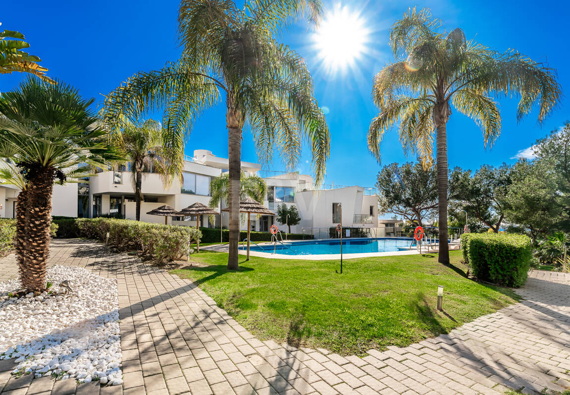 Modern Corner Semi-Detached Villa with Panoramic Sea Views and Private Pool in Sierra Blanca