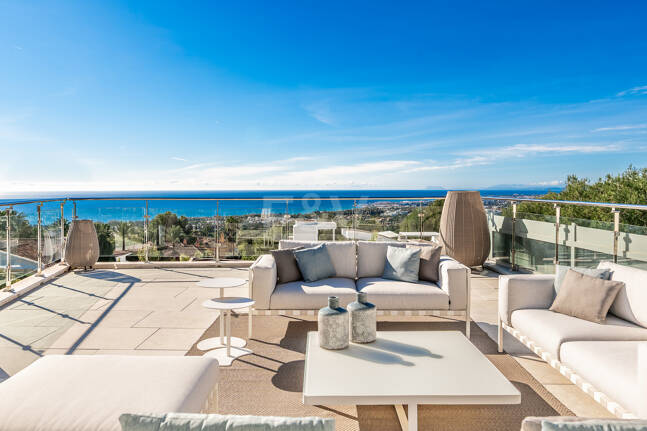 Modern Corner Semi-Detached Villa with Panoramic Sea Views and Private Pool in Sierra Blanca