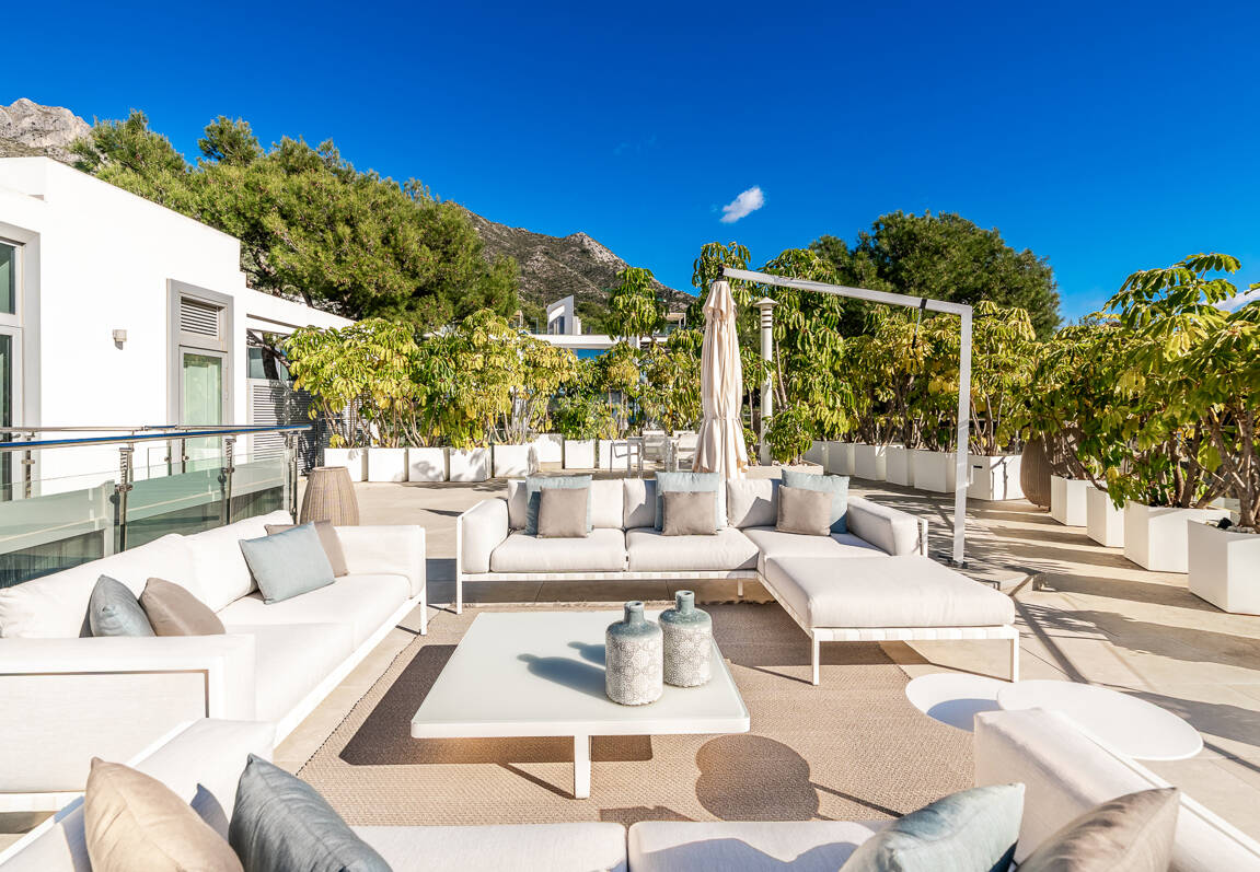 Modern Corner Semi-Detached Villa with Panoramic Sea Views and Private Pool in Sierra Blanca