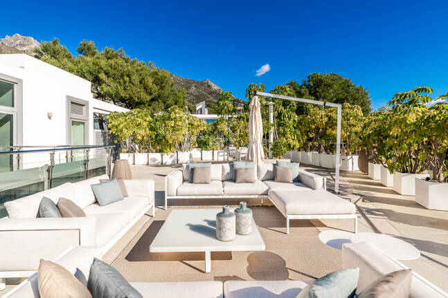 Modern Corner Semi-Detached Villa with Panoramic Sea Views and Private Pool in Sierra Blanca