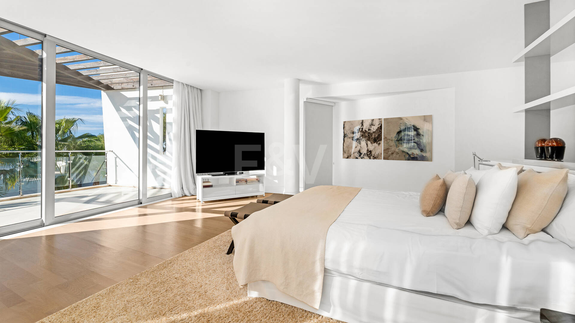 Villa pareada de esquina de estilo contemporáneo con vistas panorámicas al mar y piscina privada en Sierra Blanca