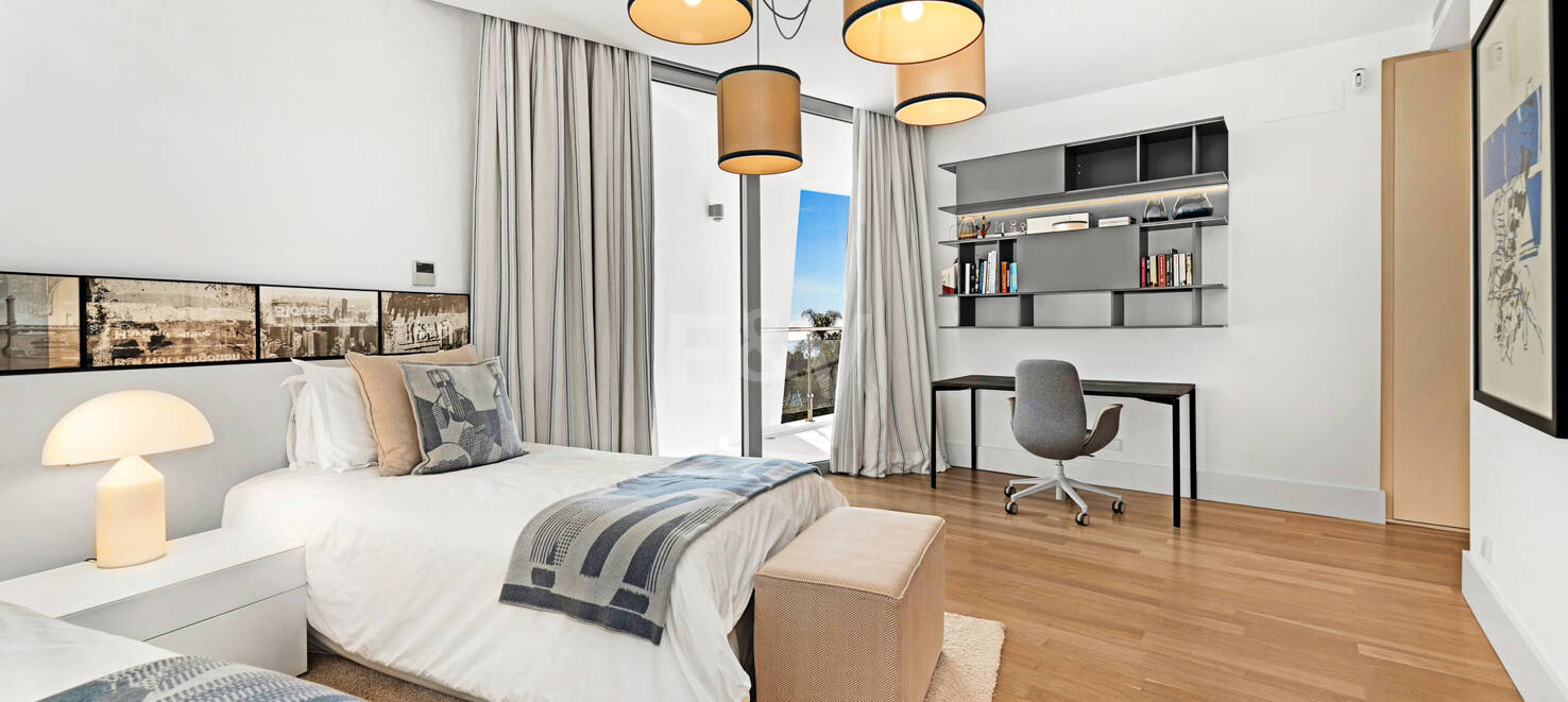 Villa pareada de esquina contemporánea con vistas panorámicas al mar en Meisho Hills, Sierra Blanca