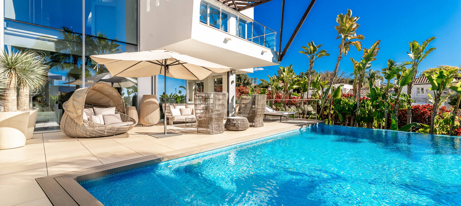 Villa pareada de esquina contemporánea con vistas panorámicas al mar en Meisho Hills, Sierra Blanca