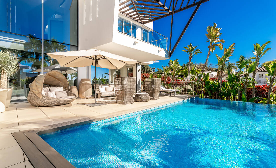 Villa pareada de esquina contemporánea con vistas panorámicas al mar en Meisho Hills, Sierra Blanca