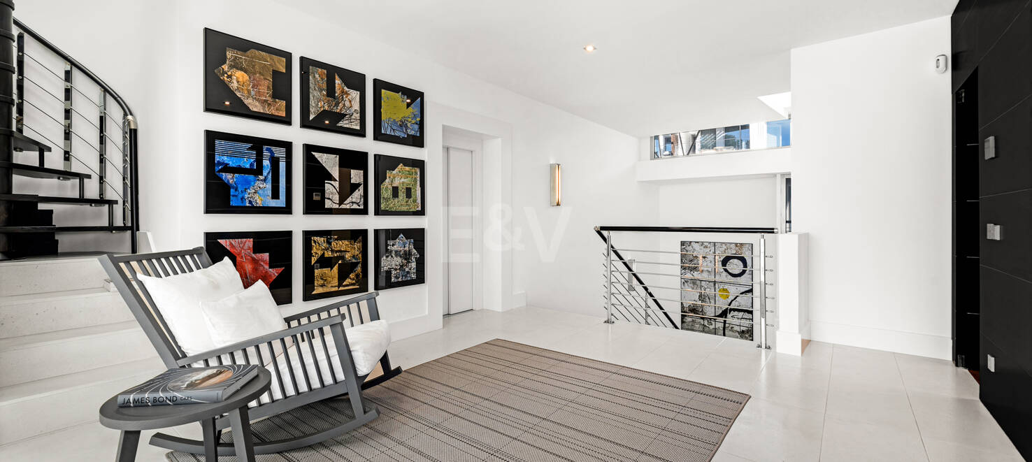 Villa pareada de esquina contemporánea con vistas panorámicas al mar en Meisho Hills, Sierra Blanca