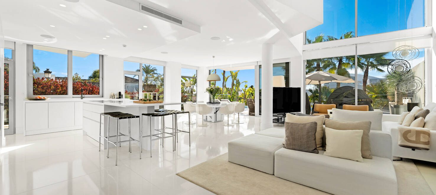 Villa pareada de esquina contemporánea con vistas panorámicas al mar en Meisho Hills, Sierra Blanca