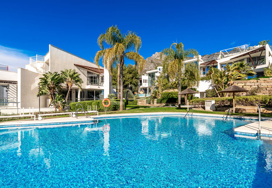 Modern Corner Semi-Detached Villa with Panoramic Sea Views and Private Pool in Sierra Blanca