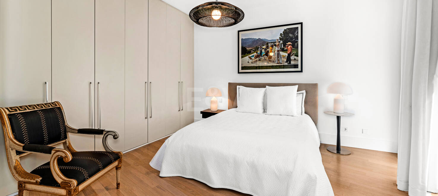 Villa pareada de esquina contemporánea con vistas panorámicas al mar en Meisho Hills, Sierra Blanca