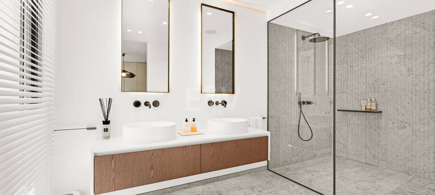 Villa pareada de esquina contemporánea con vistas panorámicas al mar en Meisho Hills, Sierra Blanca