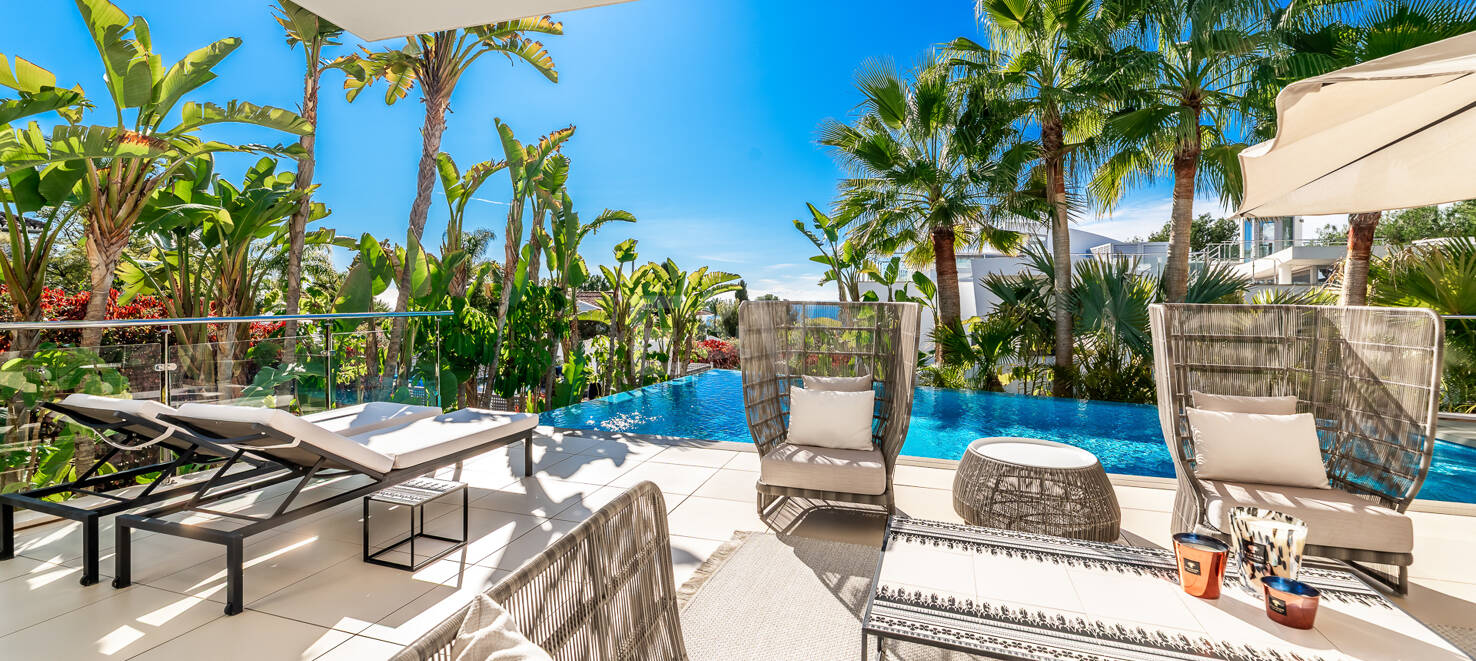 Villa pareada de esquina contemporánea con vistas panorámicas al mar en Meisho Hills, Sierra Blanca