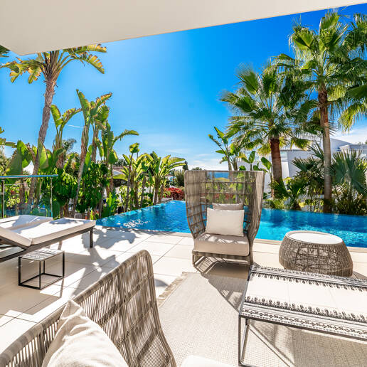 Villa pareada de esquina contemporánea con vistas panorámicas al mar en Meisho Hills, Sierra Blanca